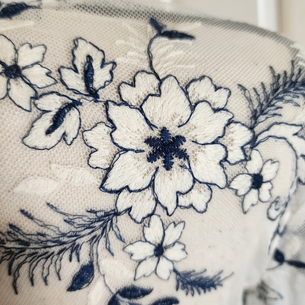 Vintage Style Embroidered Robe - Picture 8 of 11